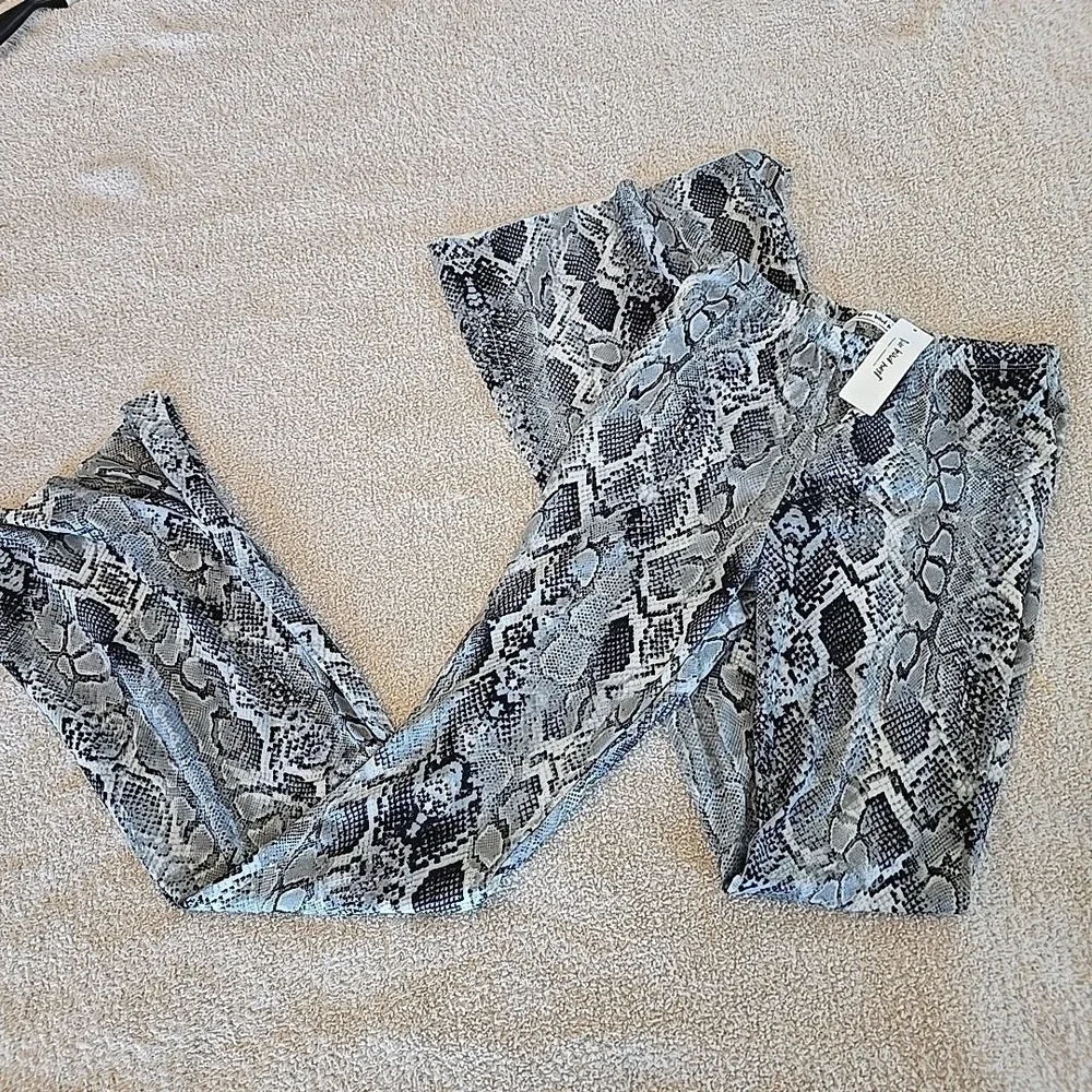 Three Bird Nest Python Bell Bottom Pants Womens Size S NWT Black Gray - Picture 12 of 12
